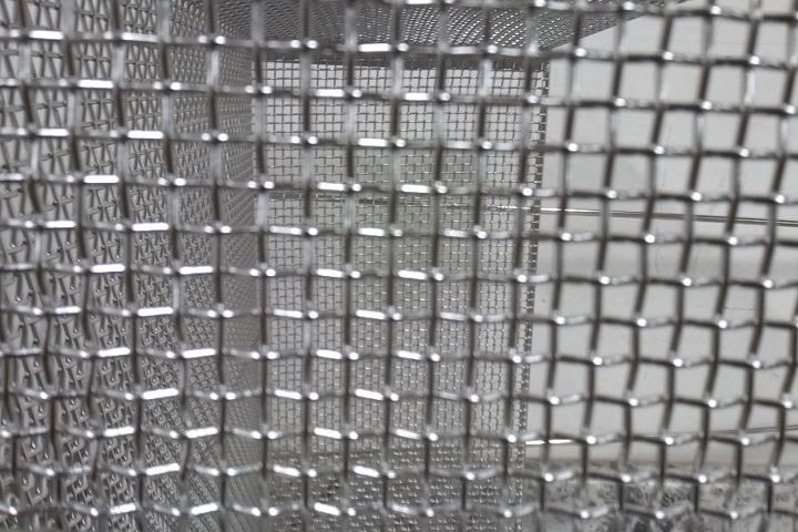 Marlin Steel Wire Products 00007001A-31 18 x 18 x 9 In Mesh Basket w/Handles