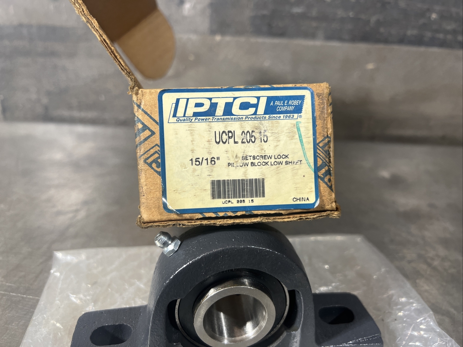 UCP205-15 15/16″ Pillow Block Bearing Unit with Solid Base Cast Iron Housing FK