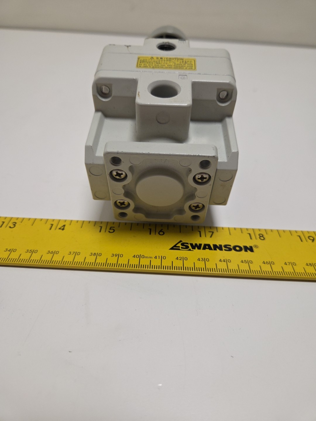 SMC IR3020-03BG Precision Air Regulator w/ Gauge & Bracket 0.01-0.8MPa