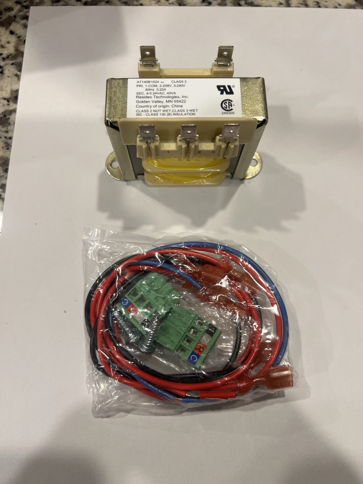 New Honeywell AT140B1024 Transformer 208/240V 60Hz GAR