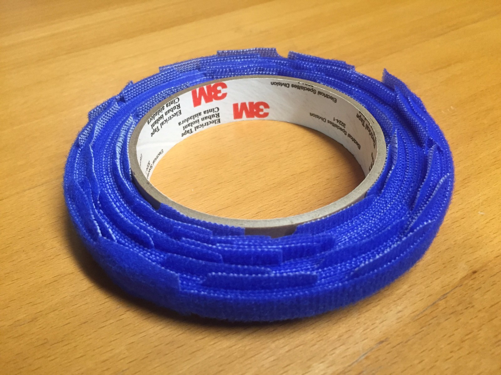 3M 100-6ST-BLUE Hook & Loop Fastener, Tie Wraps (1 roll)