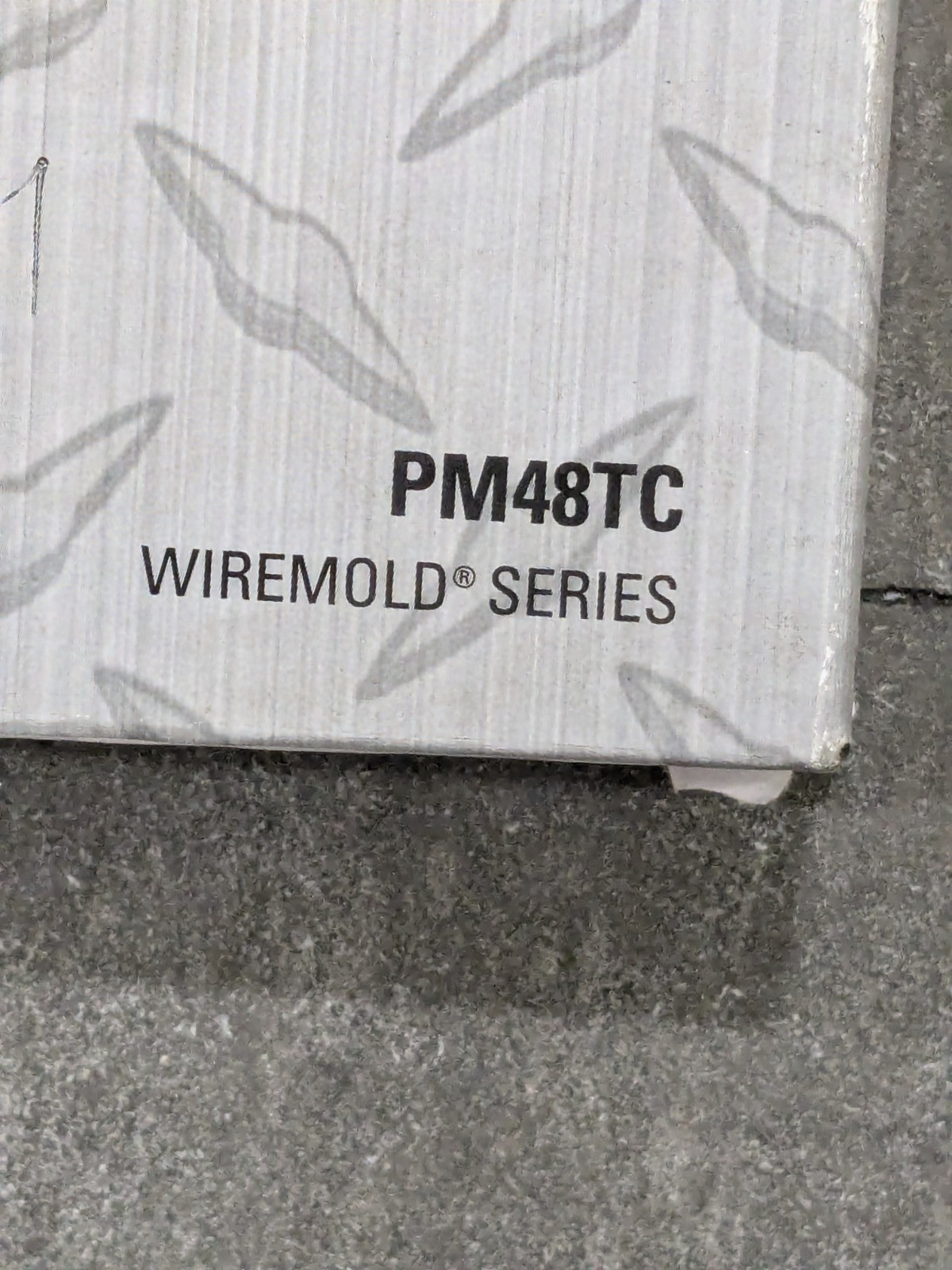 Wiremold Plugmold 4' Heavy Duty Steel 10 Outlet Powerstrip PM48TC
