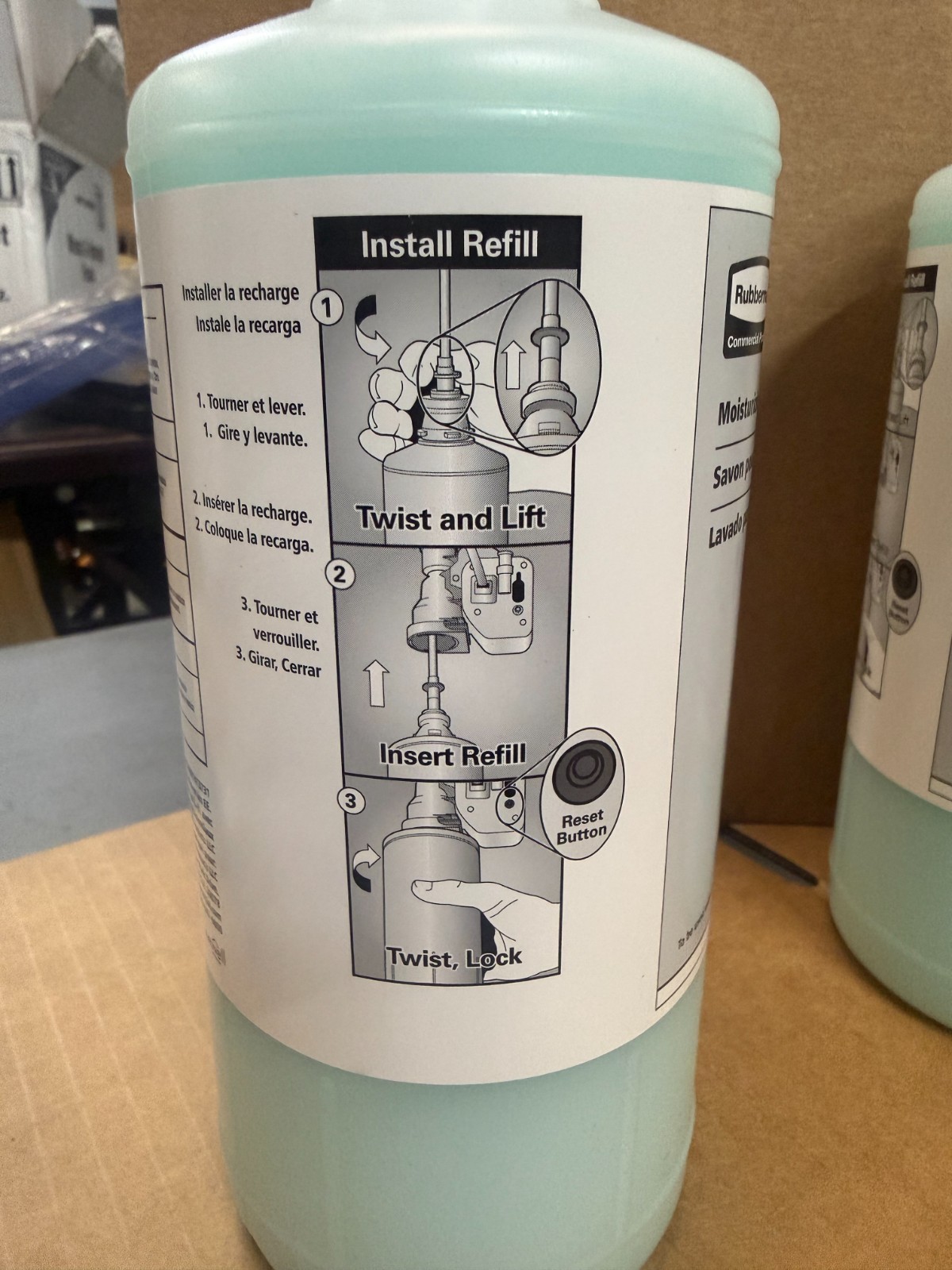 Case of 4 800ml Moisturizing Lotion Hand Soap Rubbermaid OneShot, FG4013111