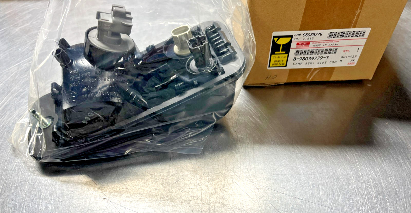 8-98039-779-3 Isuzu OEM GM Drivers Side Marker LAMP 2007-20 NPR Series 98039779