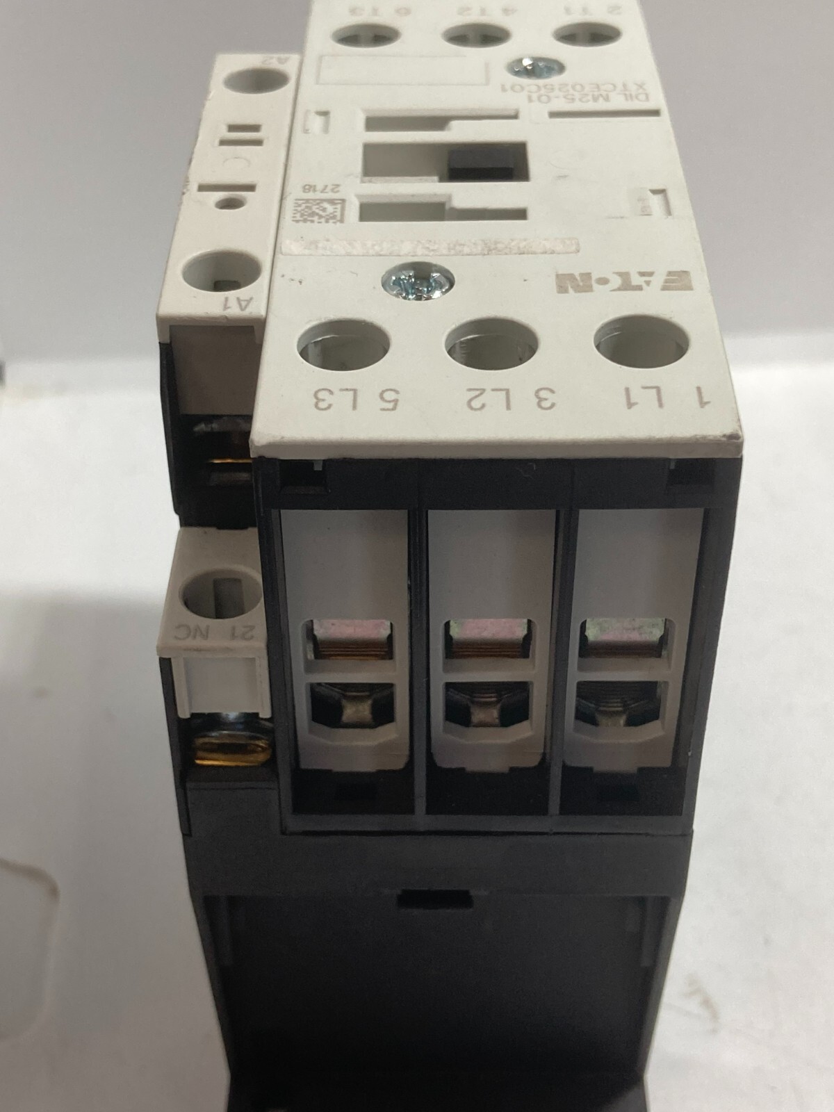 EATON DILM25-01 (XTCE025C01) CONTACTOR 45A 600V 3 POLE 250VDC