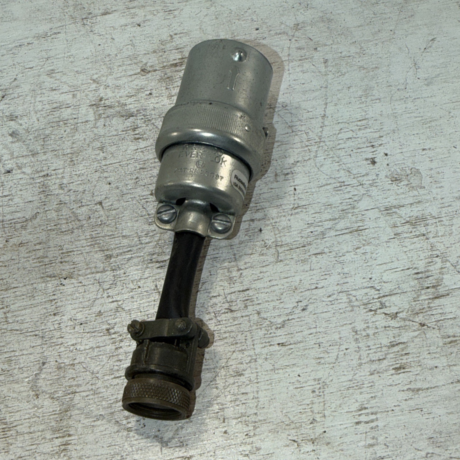 NOS Russellstoll Ever-Lok Thomas & Betts Ever-Lok Locking Electrical Plug 8018