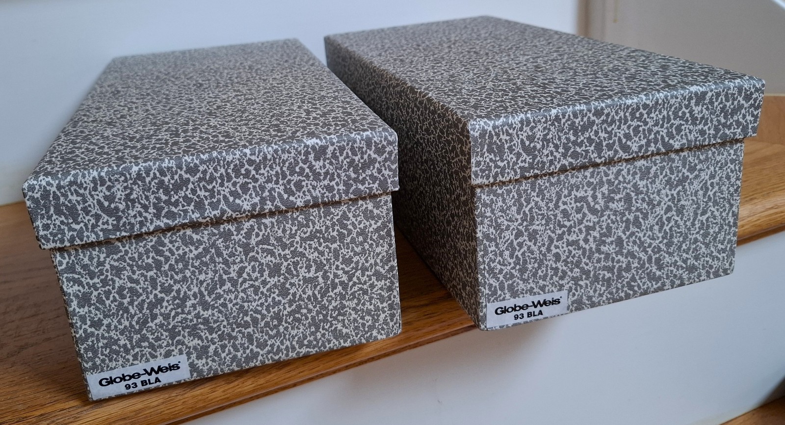 2 used Globe-Weis/Pendaflex Fiberboard Index Card Storage Box, 3″ x 5″ Card Size