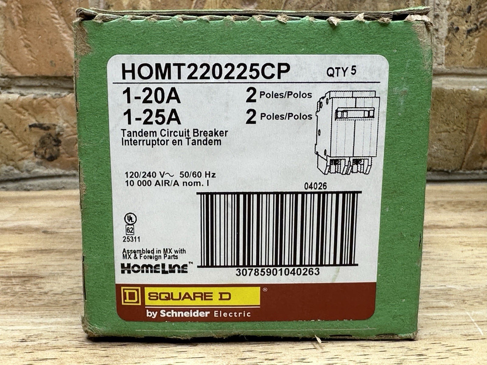 Square D HOMT220225CP Homeline Tandem Circuit Breaker 20/25A 2-Pole Lot of 5
