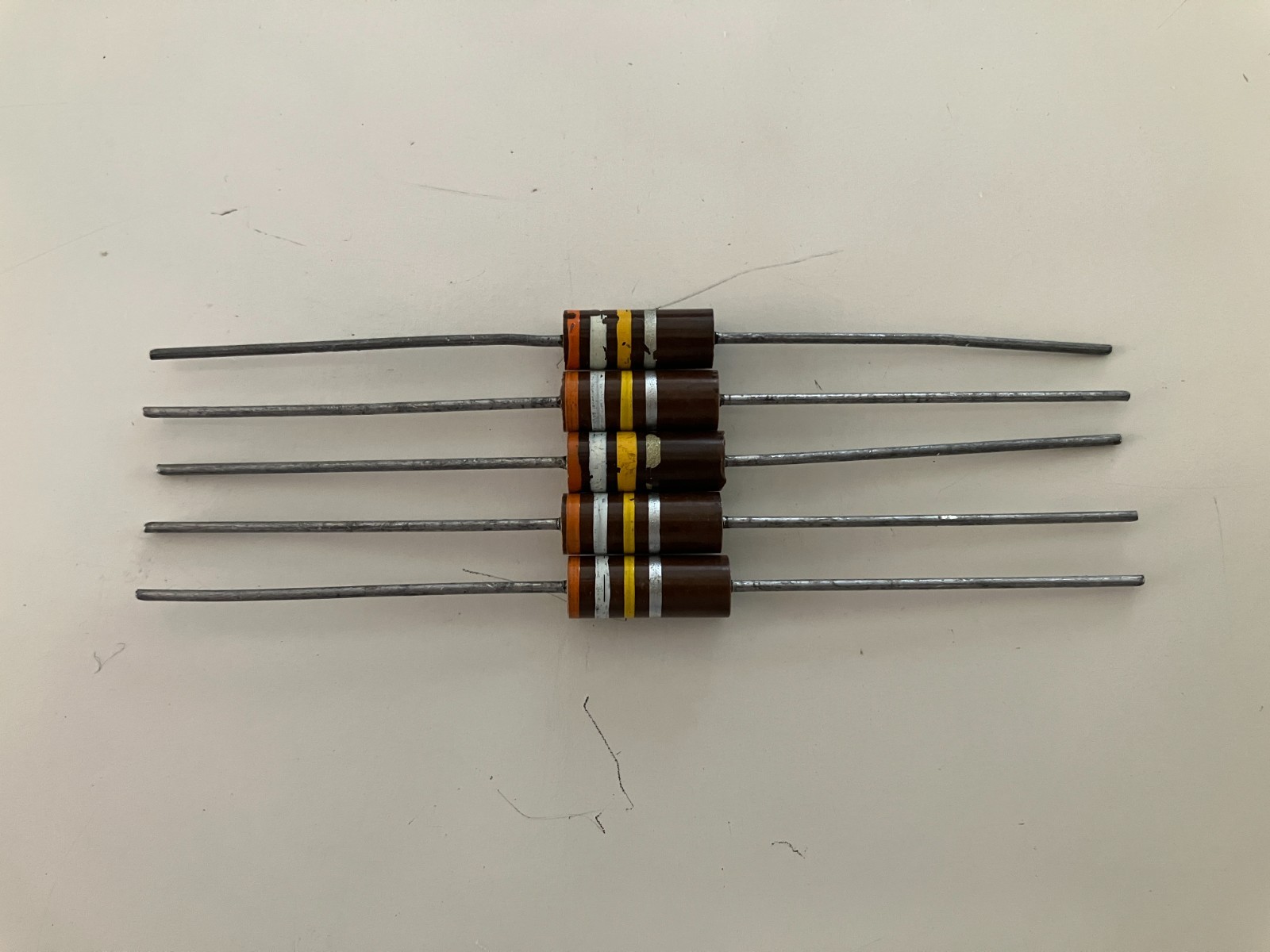 Lot of 5 – 390kOhm – 1W – 10% Carbon Resistors- Allen Bradley Style – NOS