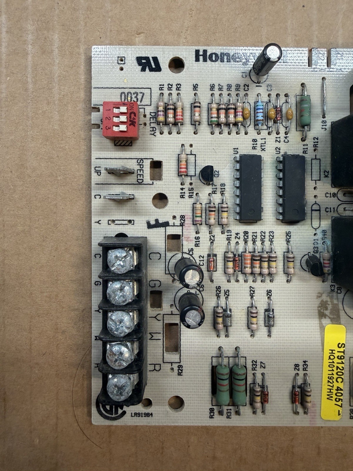 Honeywell ST9120C 4057 Furnace Control Circuit Board HQ1011927HW