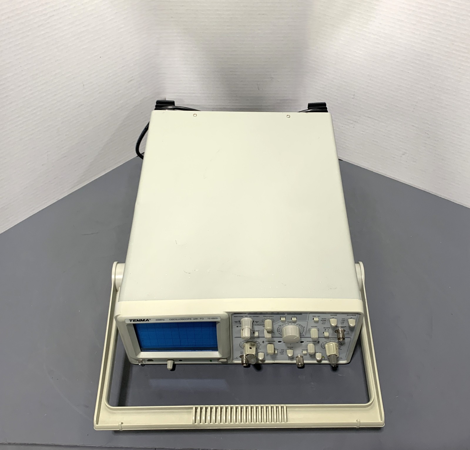 Tenma Oscilloscope 20Mhz With Built in FG MPN/72-6805, Damaged Handle, Tested