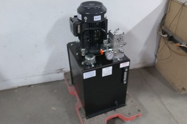 Monarch T94C405C93F0-01 5 HP 1800 RPM 208-230/460VAC 15 Gal Hydraulic Power Unit