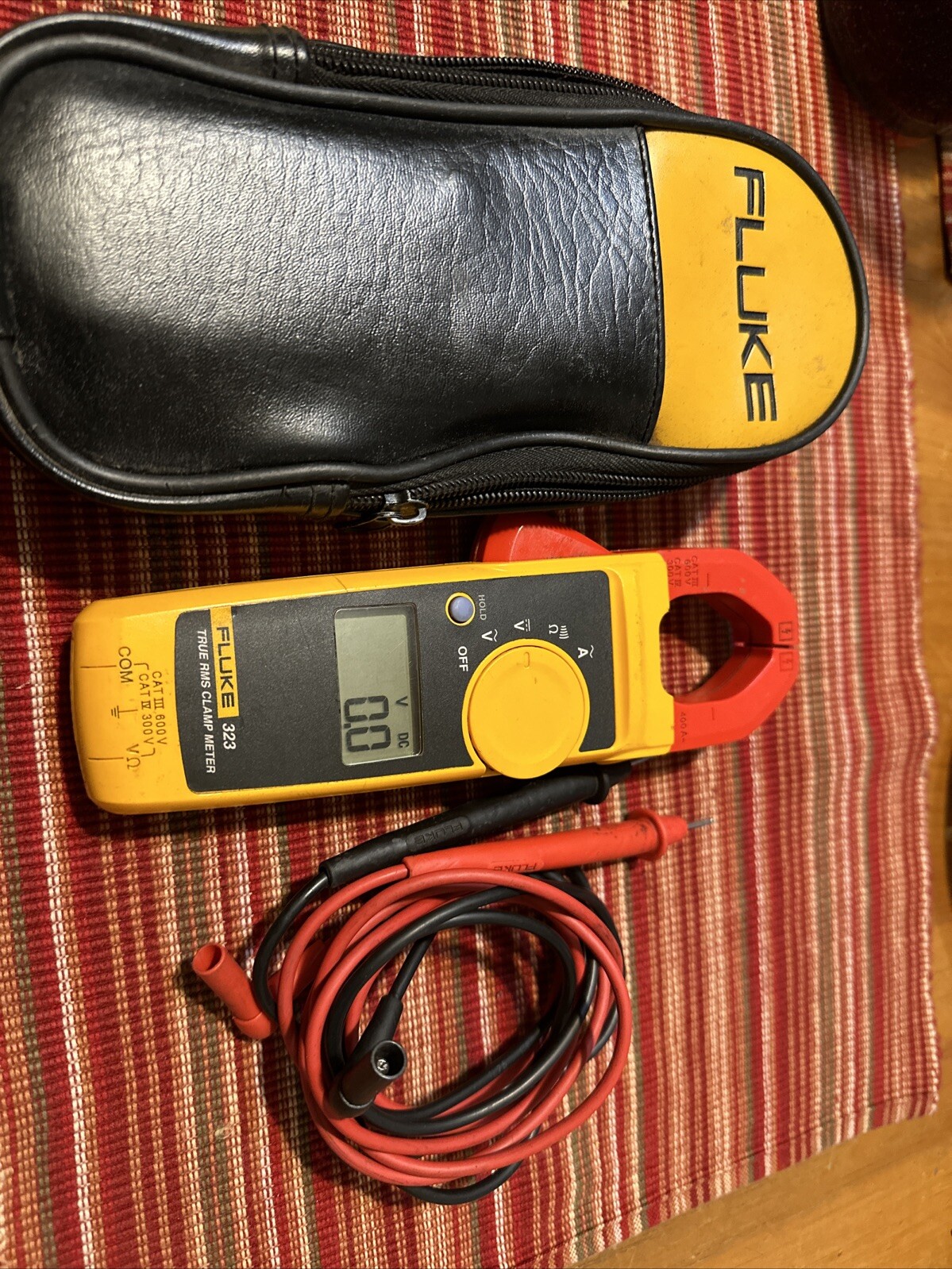 Fluke 323 True-RMS Clamp Meter