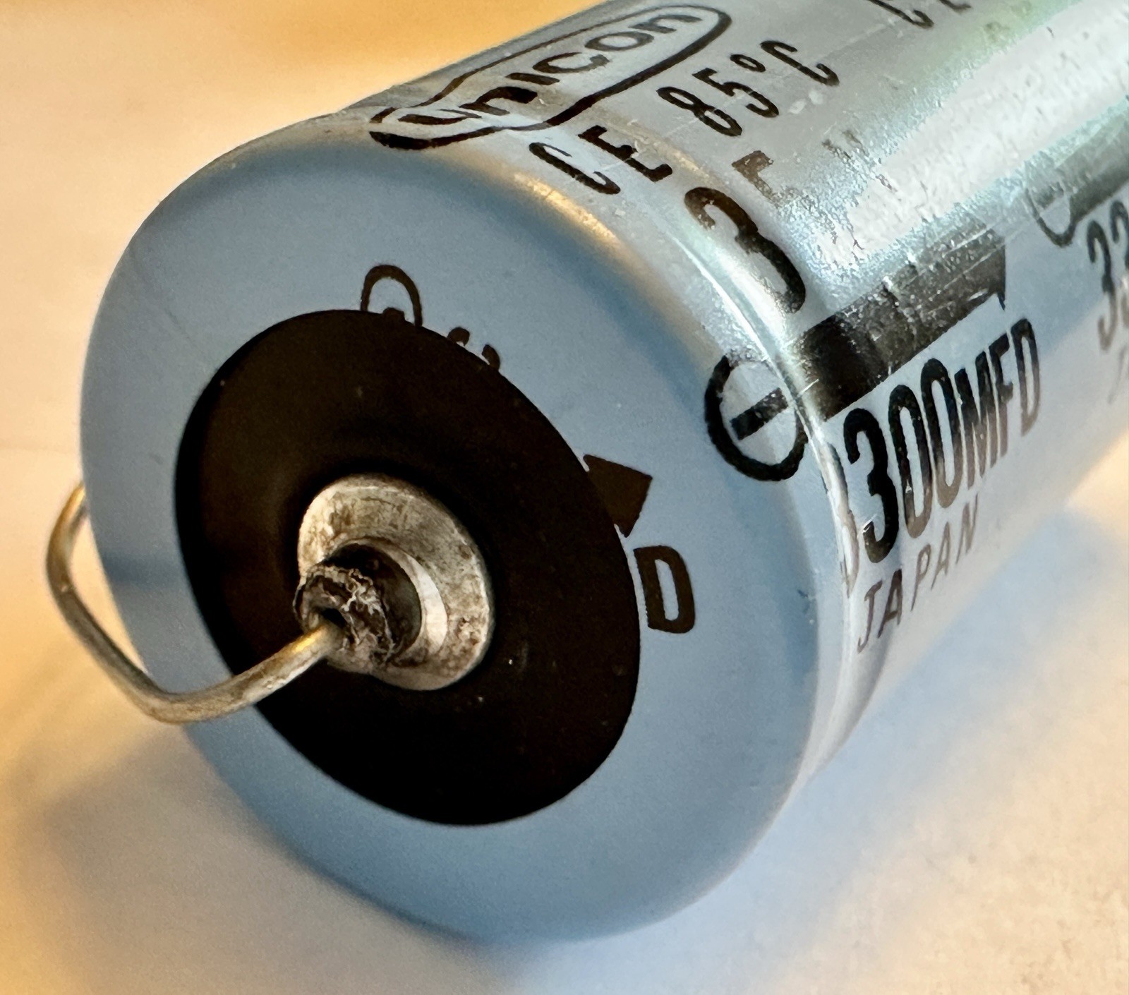 Lot of 26 Unicon 3300uF 35V 85C Axial Electrolytic Capacitors Japan