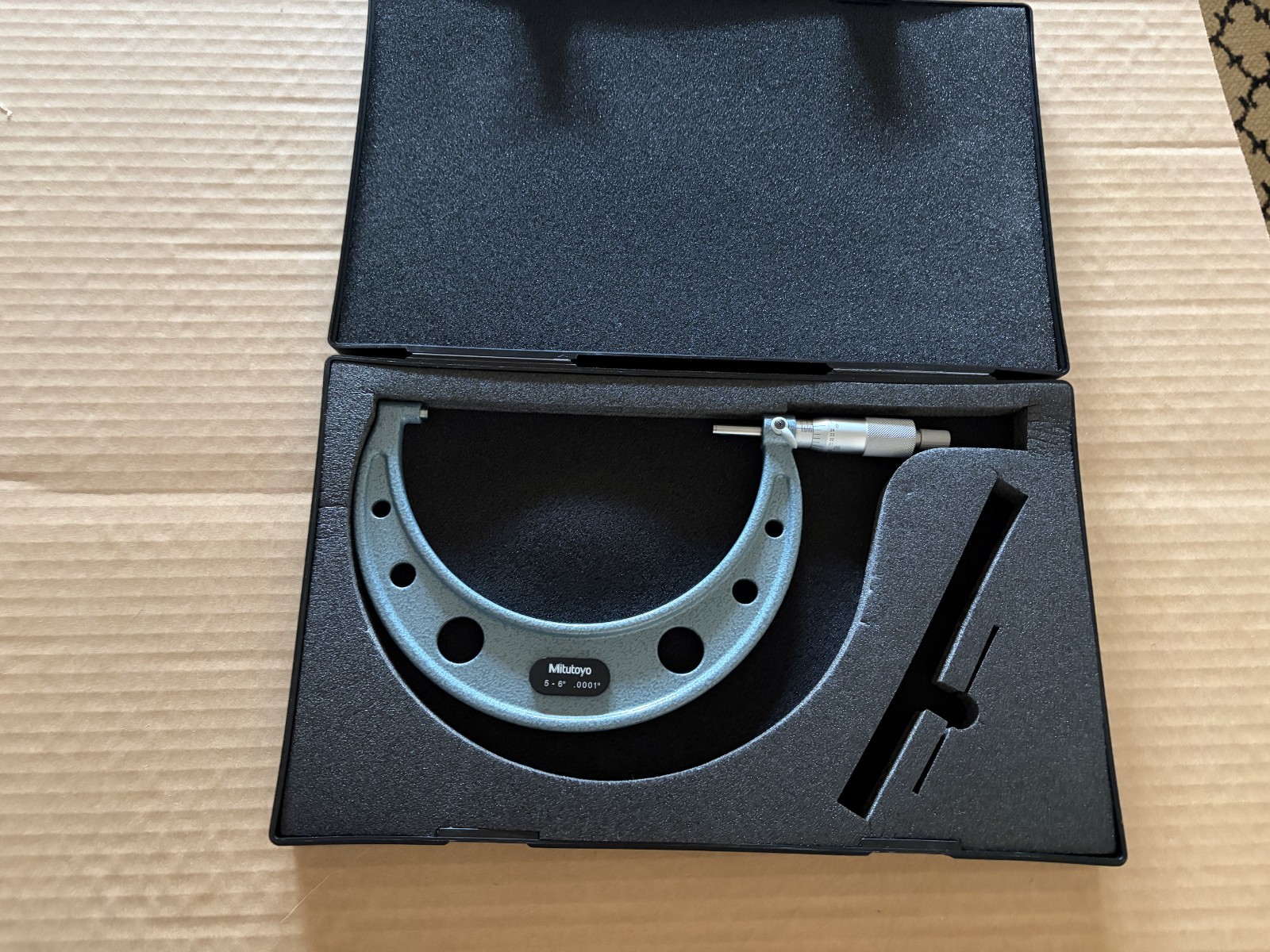 Mitutoyo 103-220 Outside Micrometer 5-6″ Range, 0.0001″ Graduation