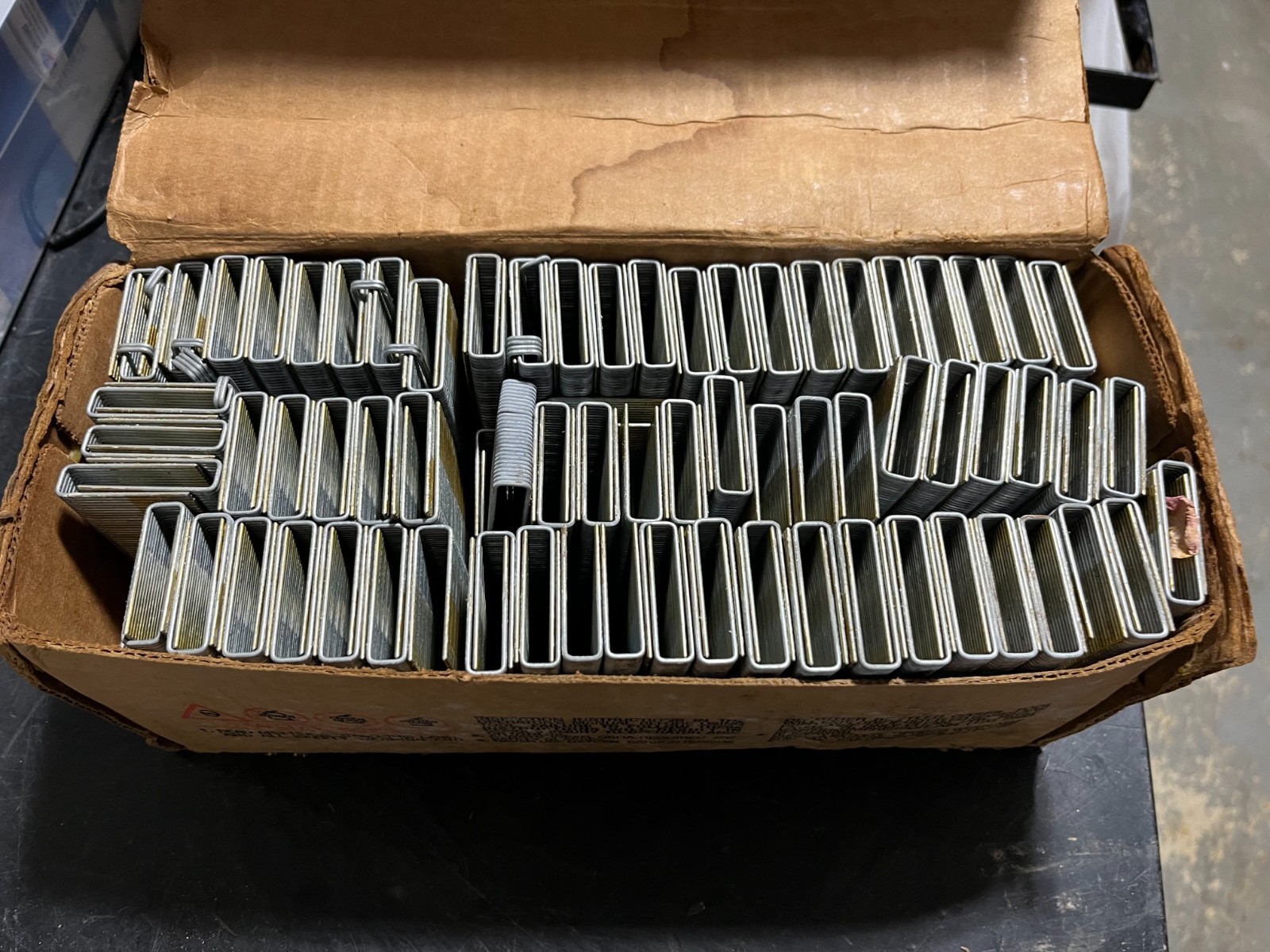 Senco N17BAB 7/16″ Crown x 1-1/2″ Galvanized Staples Approx. 10,000 Count New