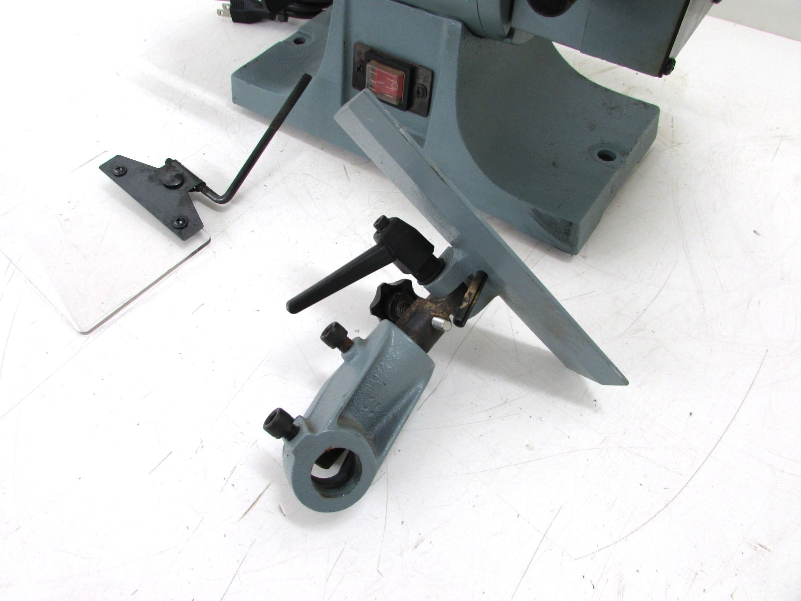 DELTA TOOLS WET, DRY SHARPING CENTER 23-710, w/ ATTACHMENTS