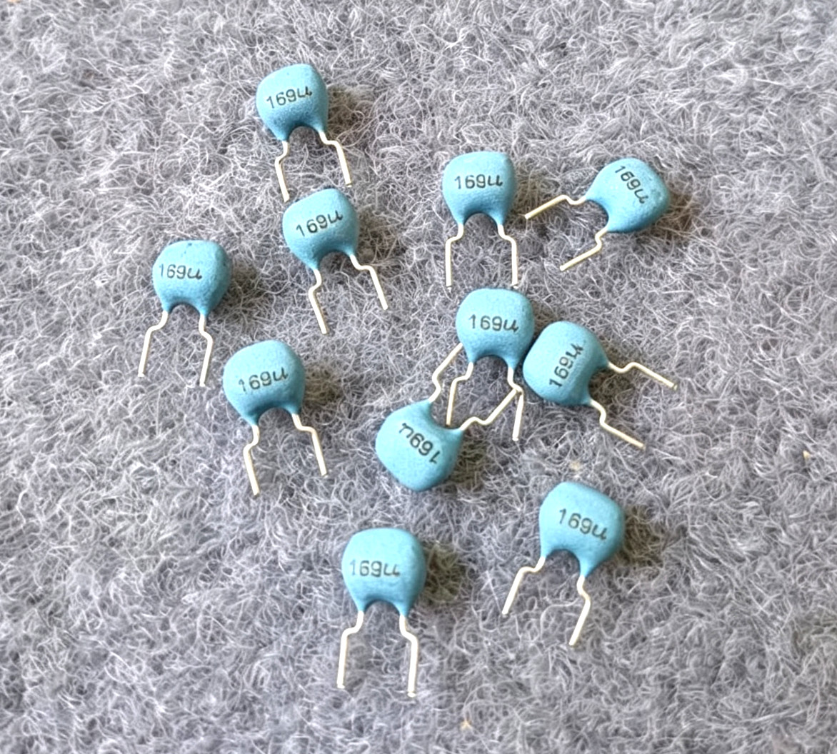 10 PCS CSA16.9MX Ceramic Resonator CERALOCK® 16.93MHz muRata CSALS16M9X55-B0