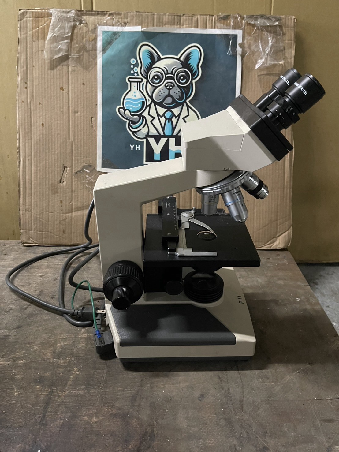 Olympus CH2 Binocular Microscope w/ 4x 10x 40x 100x Objectives Mechanical Stage