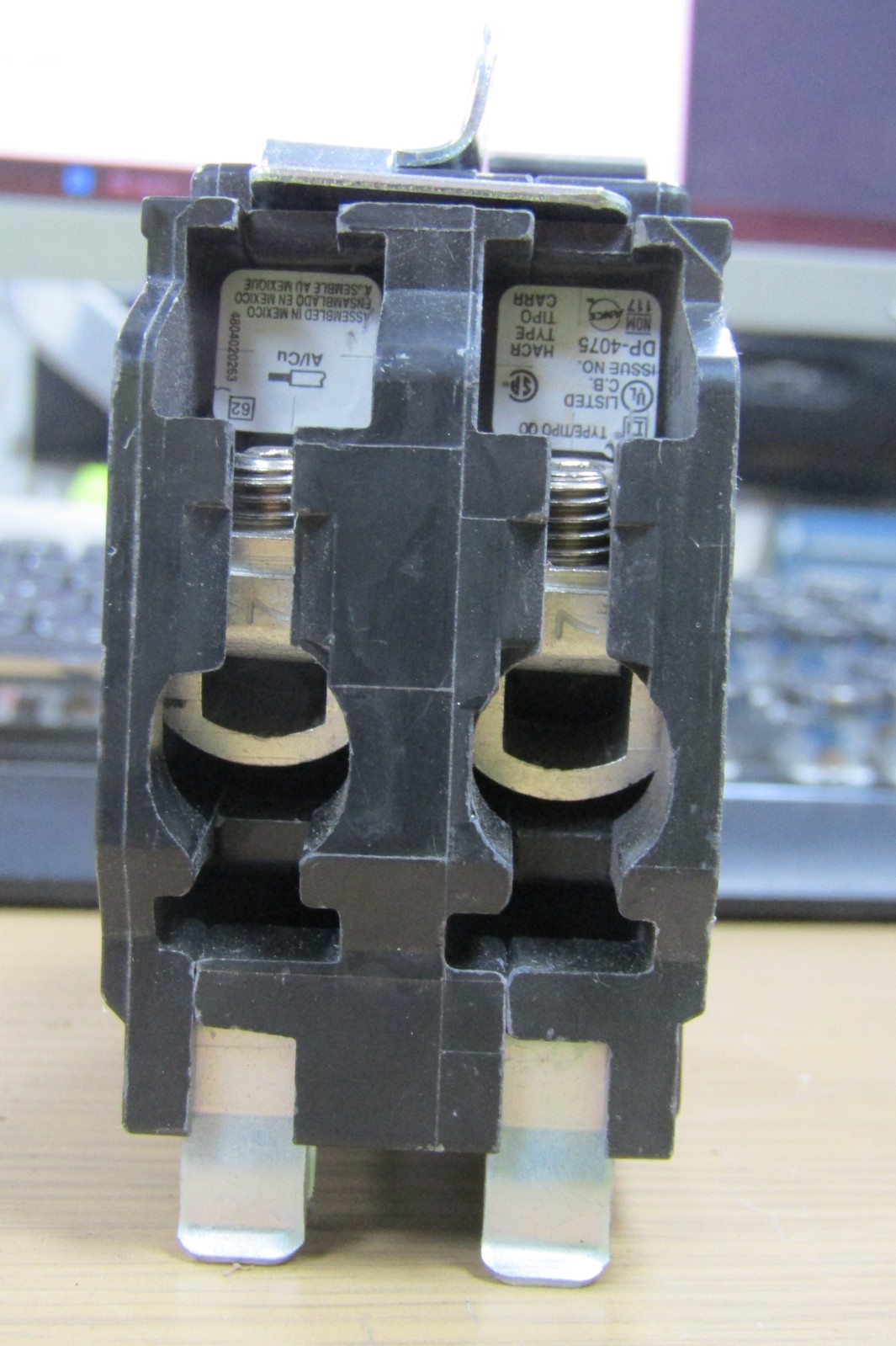😏 SQUARE D 60 AMP CIRCUIT BREAKER 120/240 VAC 2 POLE QO260