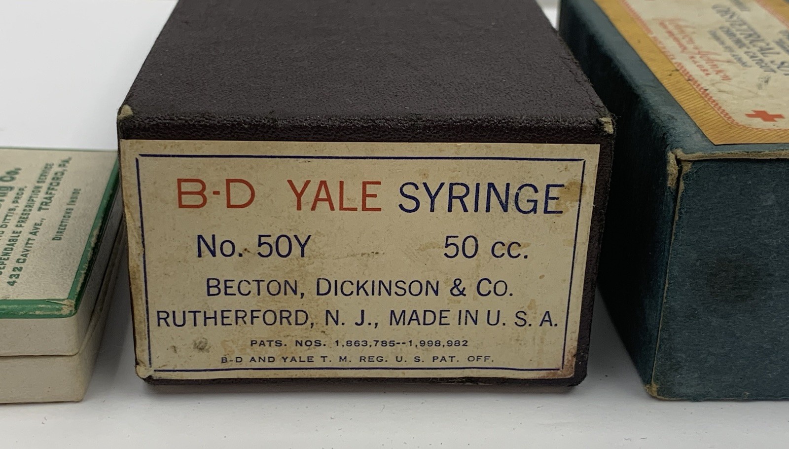Vintage 1948 Becton Dickinson & Co B-D Yale 50cc Glass Syringe + Medical Sutures