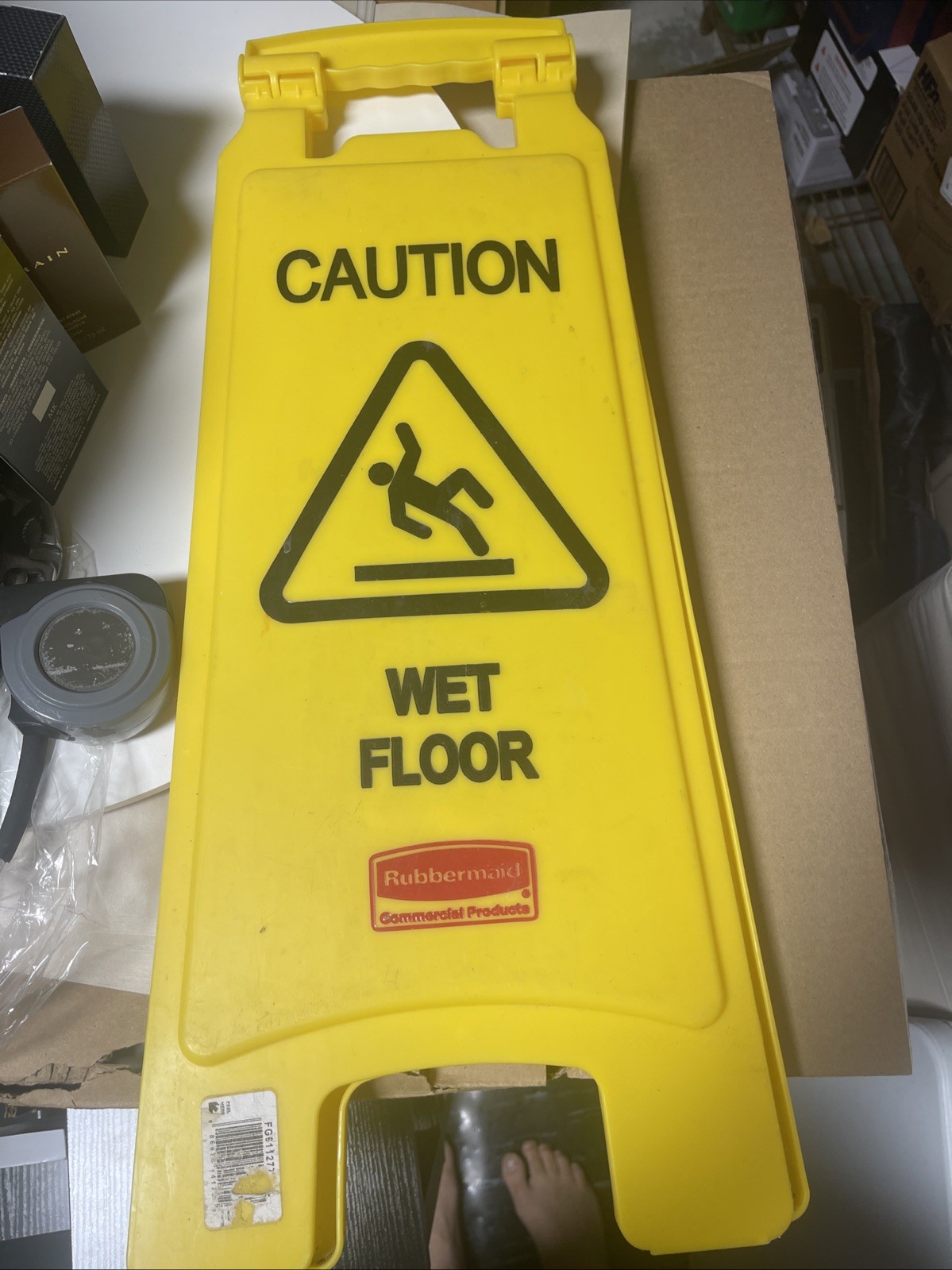 RUBBERMAID CAUTION WET FLOOR YELLOW 1 SIDED SIGN WALL DECORATION