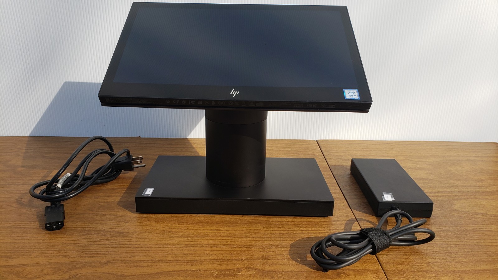 HP Engage One 143 AIO PC i3-7100U 2.4GHz 8GB 128GB SSD Touchscreen Ubuntu Linux