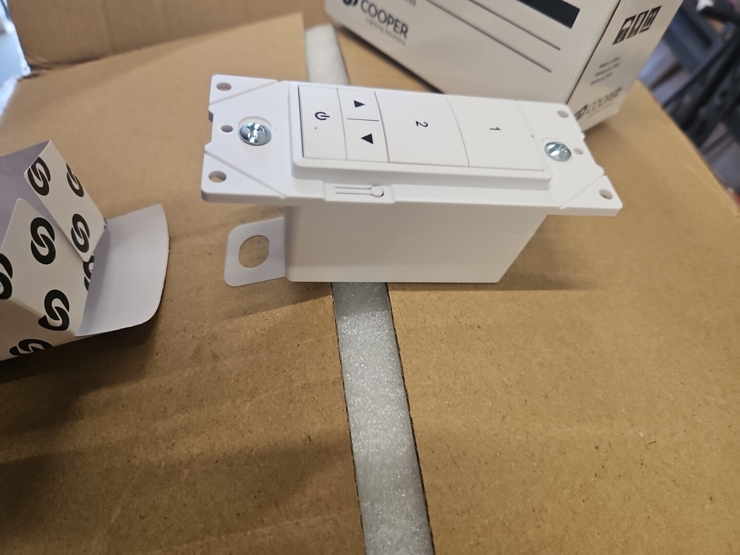 Cooper WaveLinx Wallstation Model: WWB3-RL-W Battery Powered