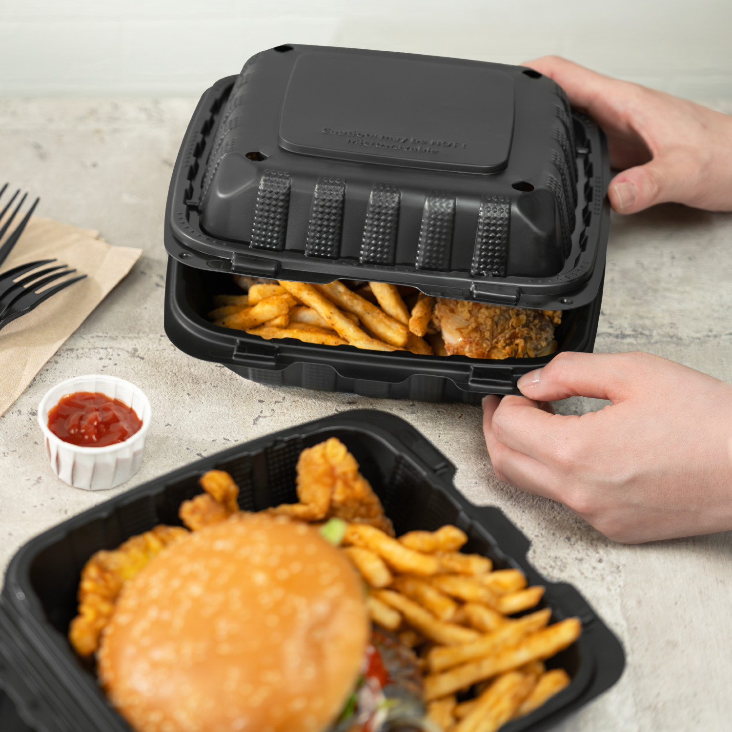 Karat Earth 8″ x 8″ Mineral Filled PP Hinged Container, 1 compartment – Black