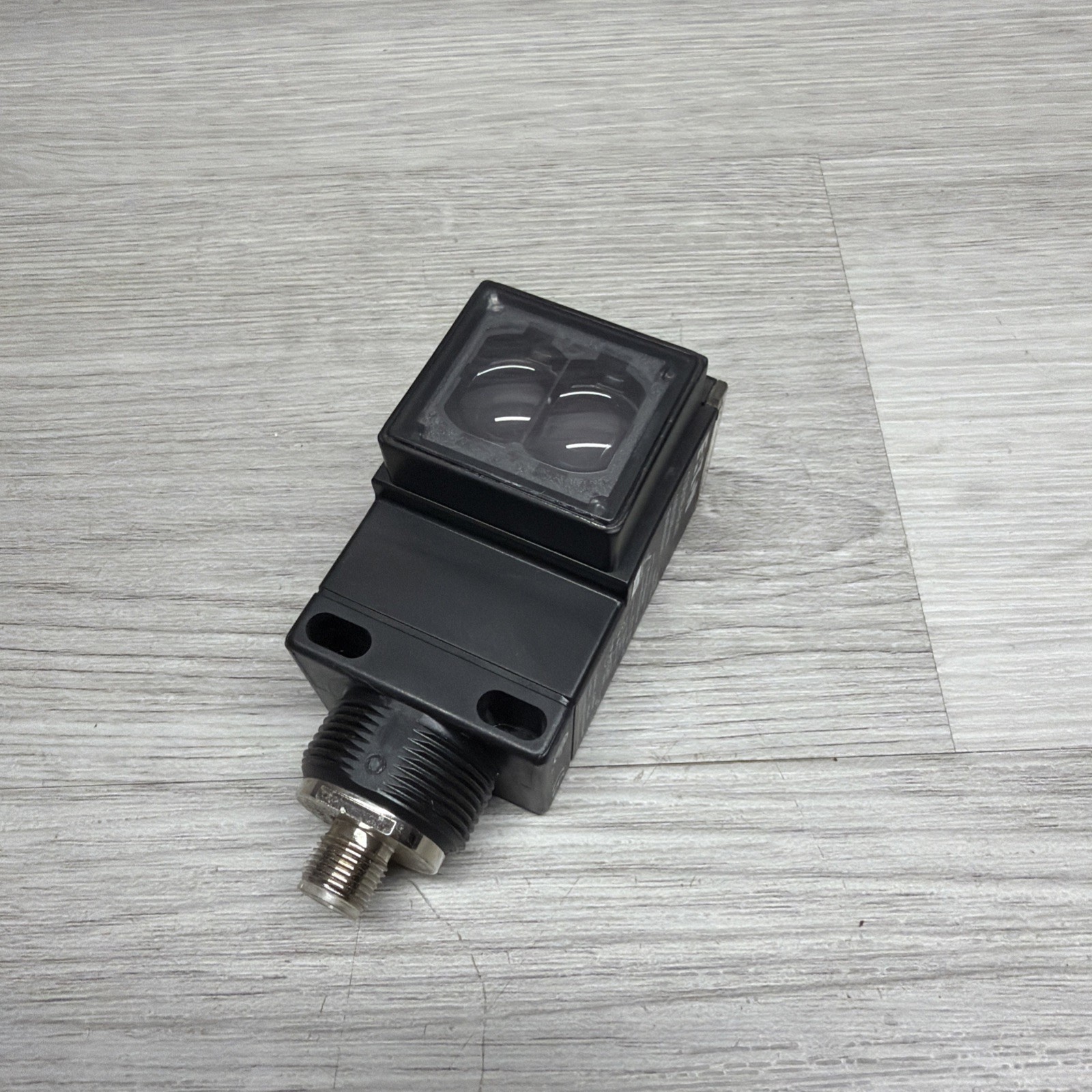 Eaton 1351E-6547 Photoelectric Sensor, 10 FT Diffuse Reflective, No Hardware