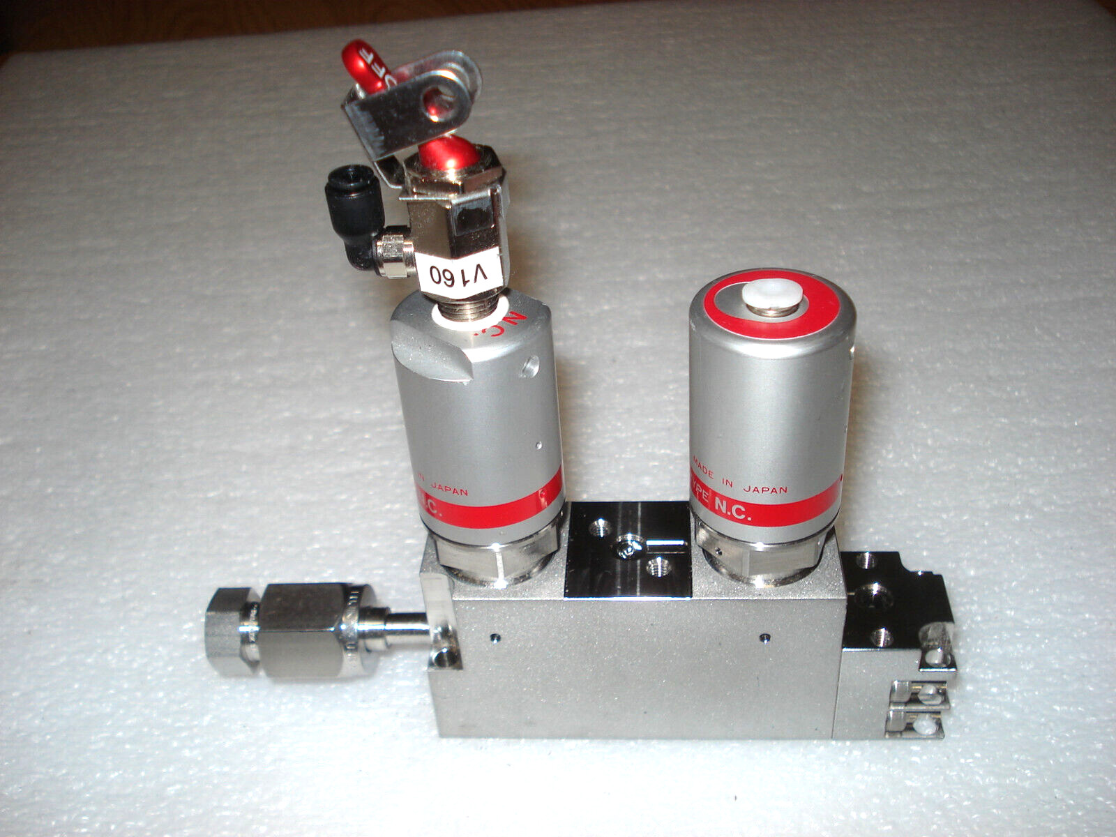 FUJIKIN DIAPHRAGM BLOCK VALVES, TYPE N.C., O.P. 0.5~0.6MPA 567512