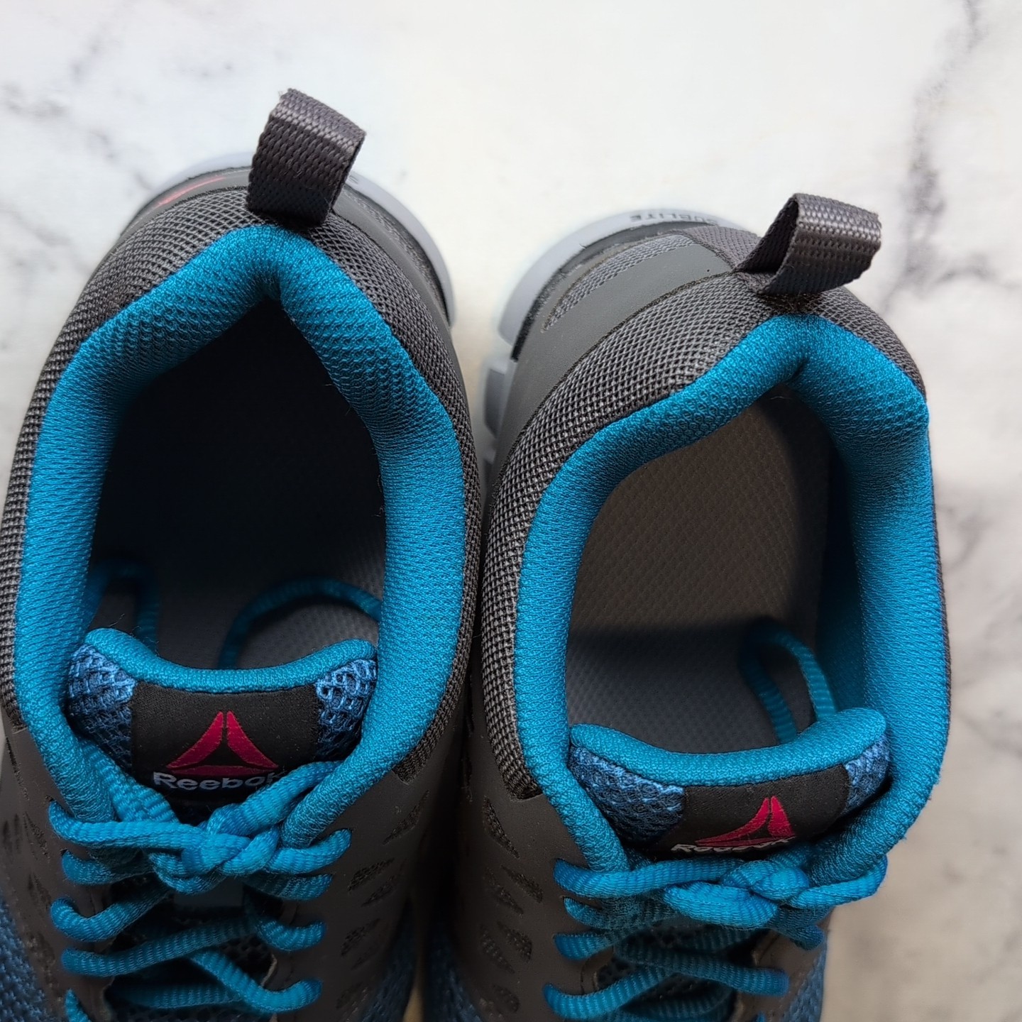 Reebok Women’s Size 8 Work Shoe Alloy Toe Rubber Bottom Blue And Gray