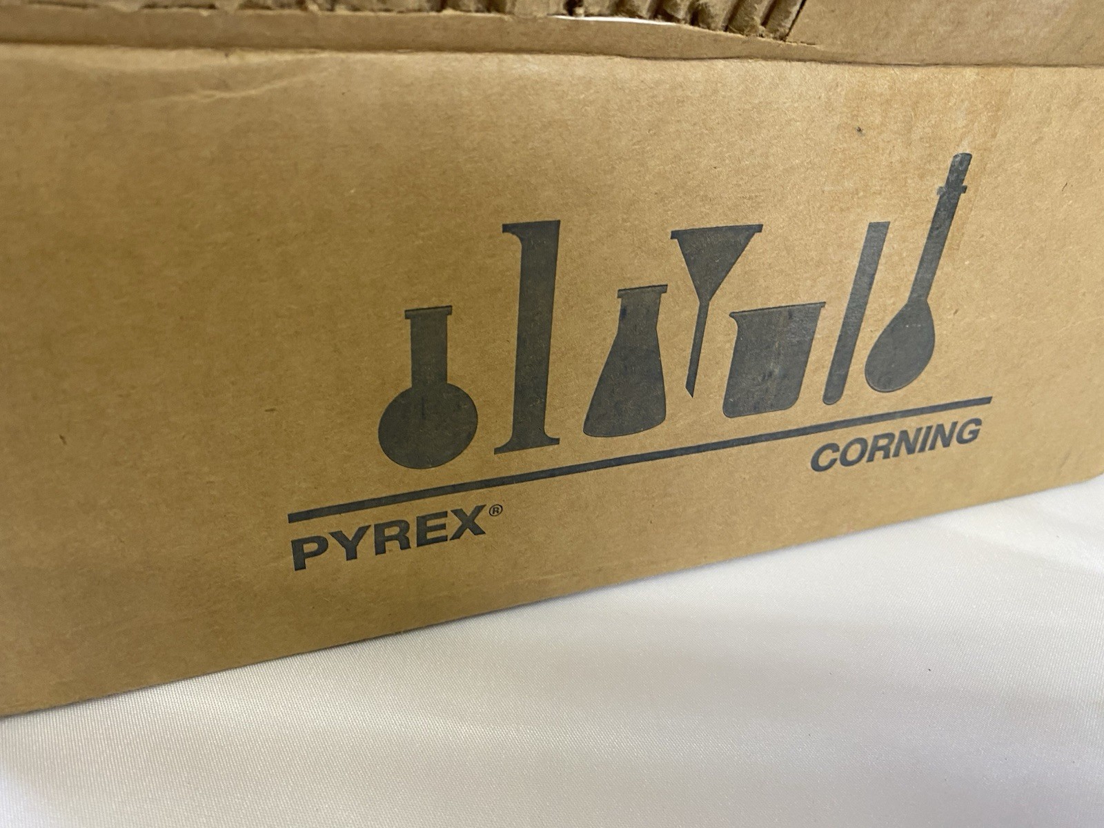 PYREX® VISTA™ Griffin Low Form 600 mL Beaker, Double Scale