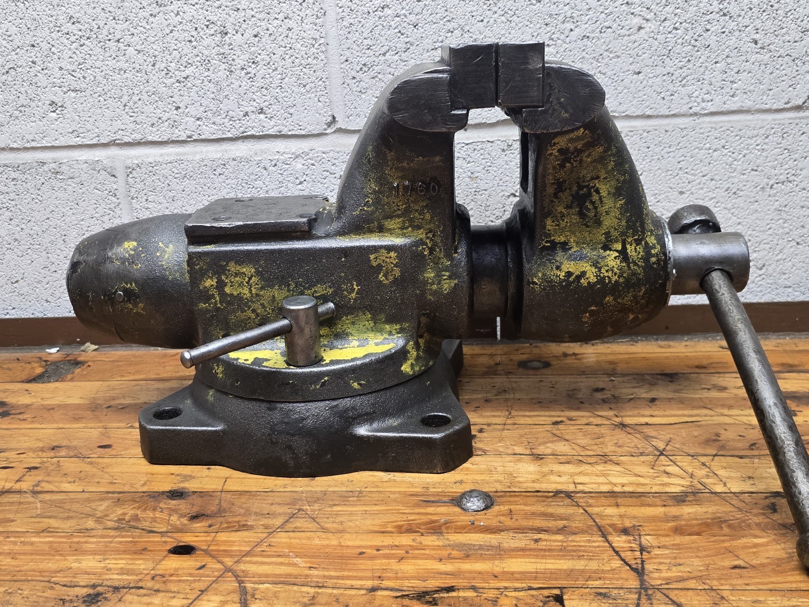Wilton Tradesman Bullet 1760 6″ Jaw Bench Vise Swivel Base 66 Pounds