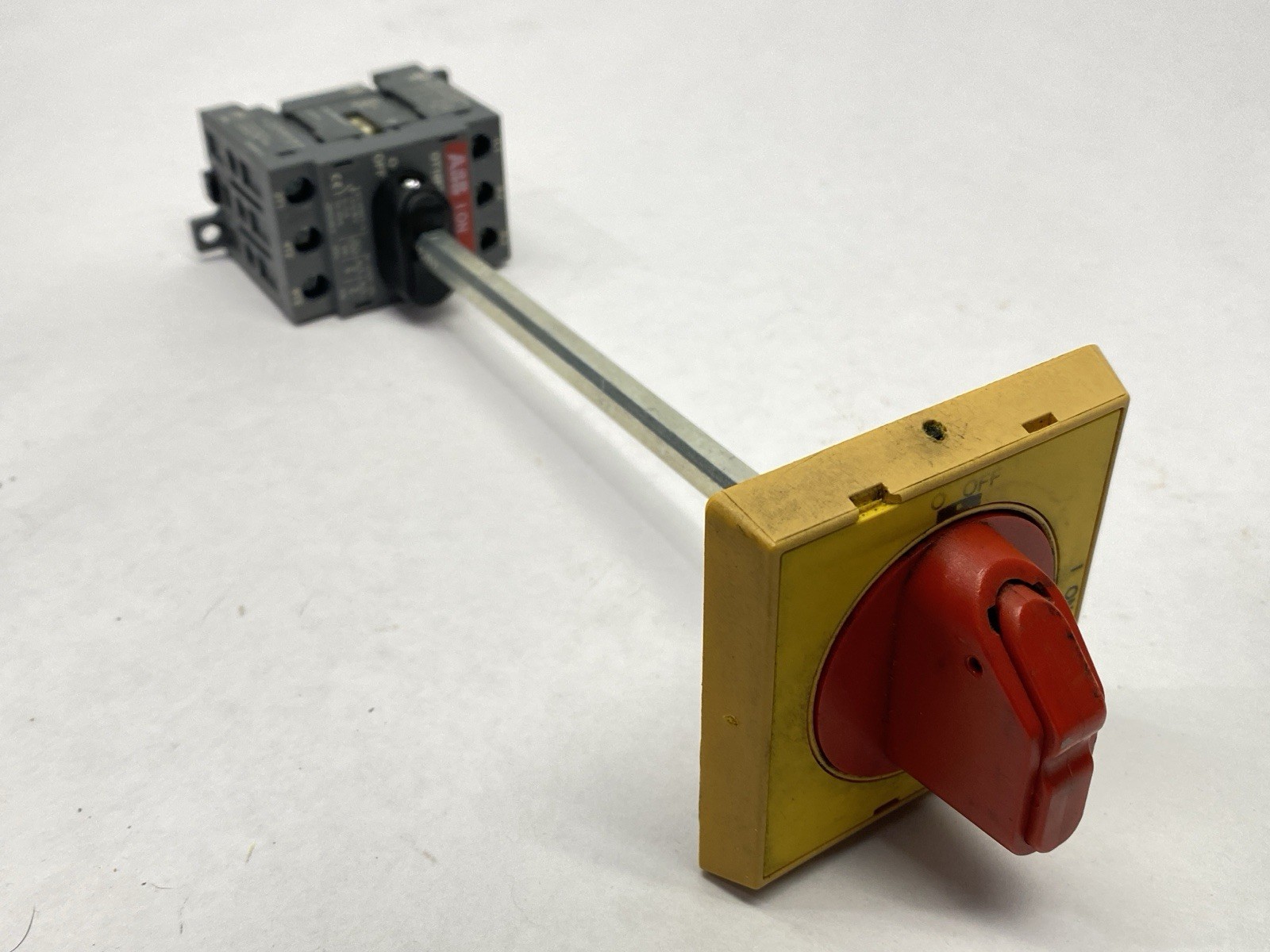 ABB OT16F3 Switch Disconnector 3-Pole 16A 600VAC w/ OHYS2RJ Selector Handle