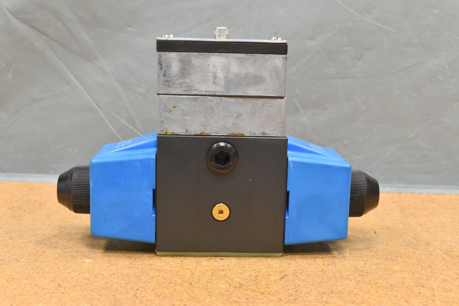 Eaton Vickers PBDG4S4L-012N-B-60, Directional Valve, 110/12V, .69/.85 A, 868982