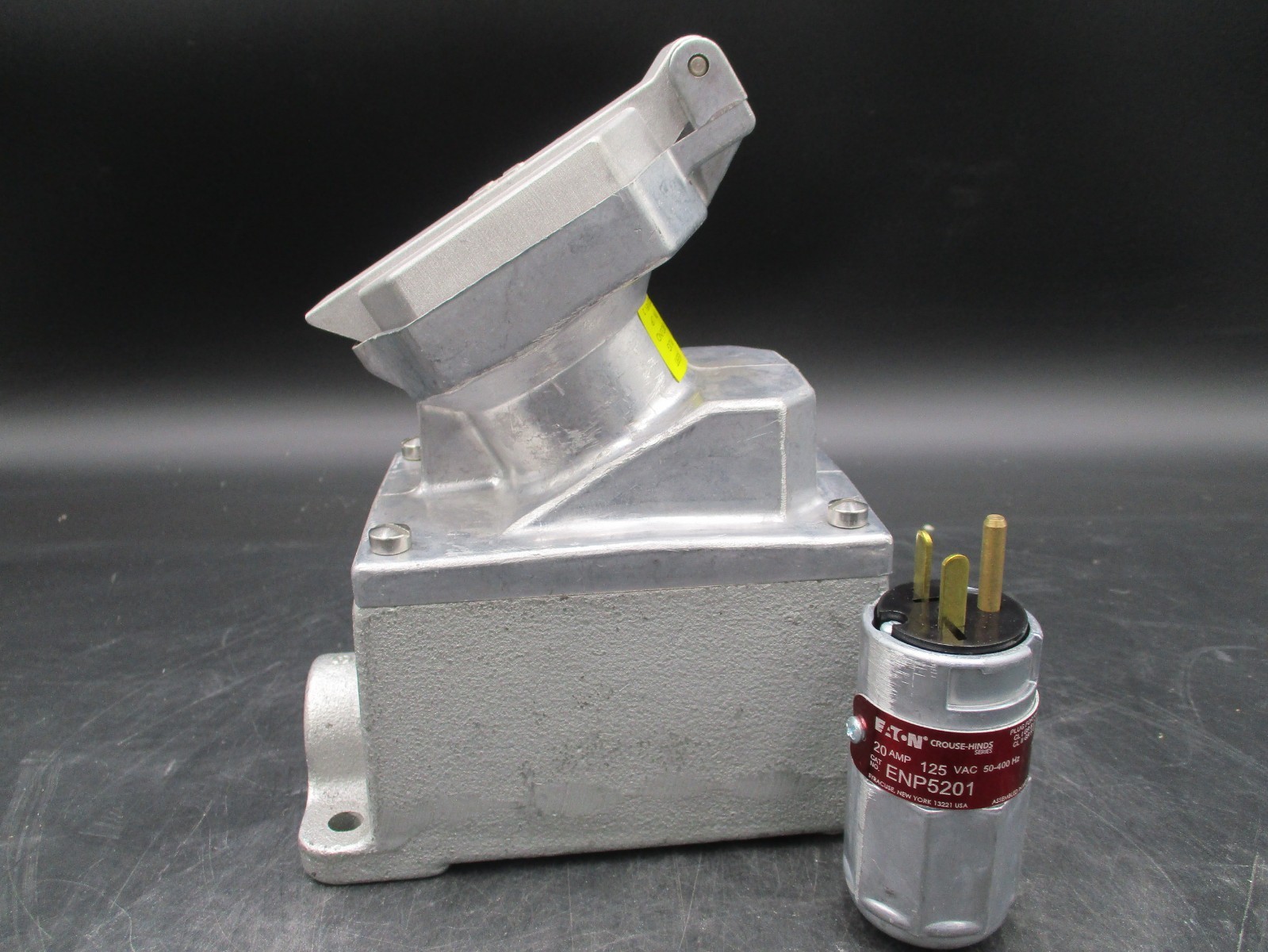 CROUSE HINDS ENRC21201 & ENP5201 20A EXPLOSION PROOF RECEPTACLE + PLUG SET 125V