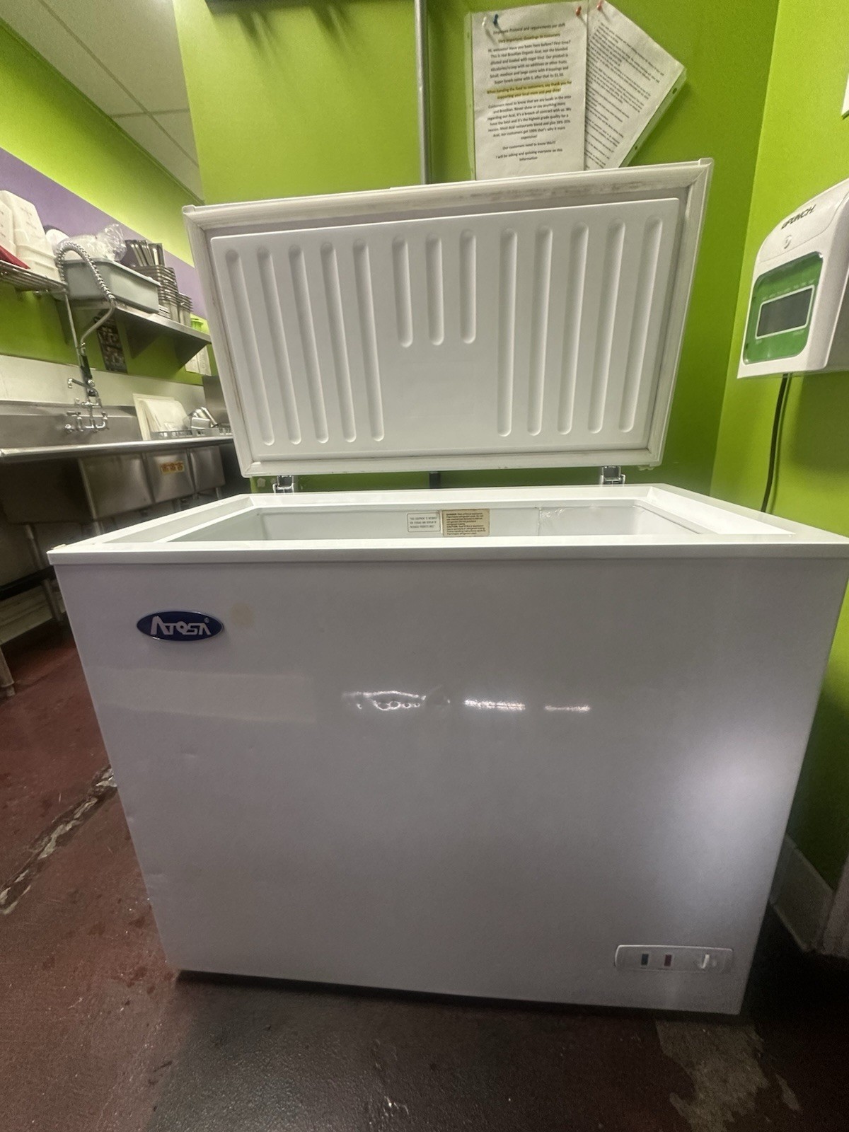 Atosa MWF9007 7 Cubic Foot Solid Top Chest