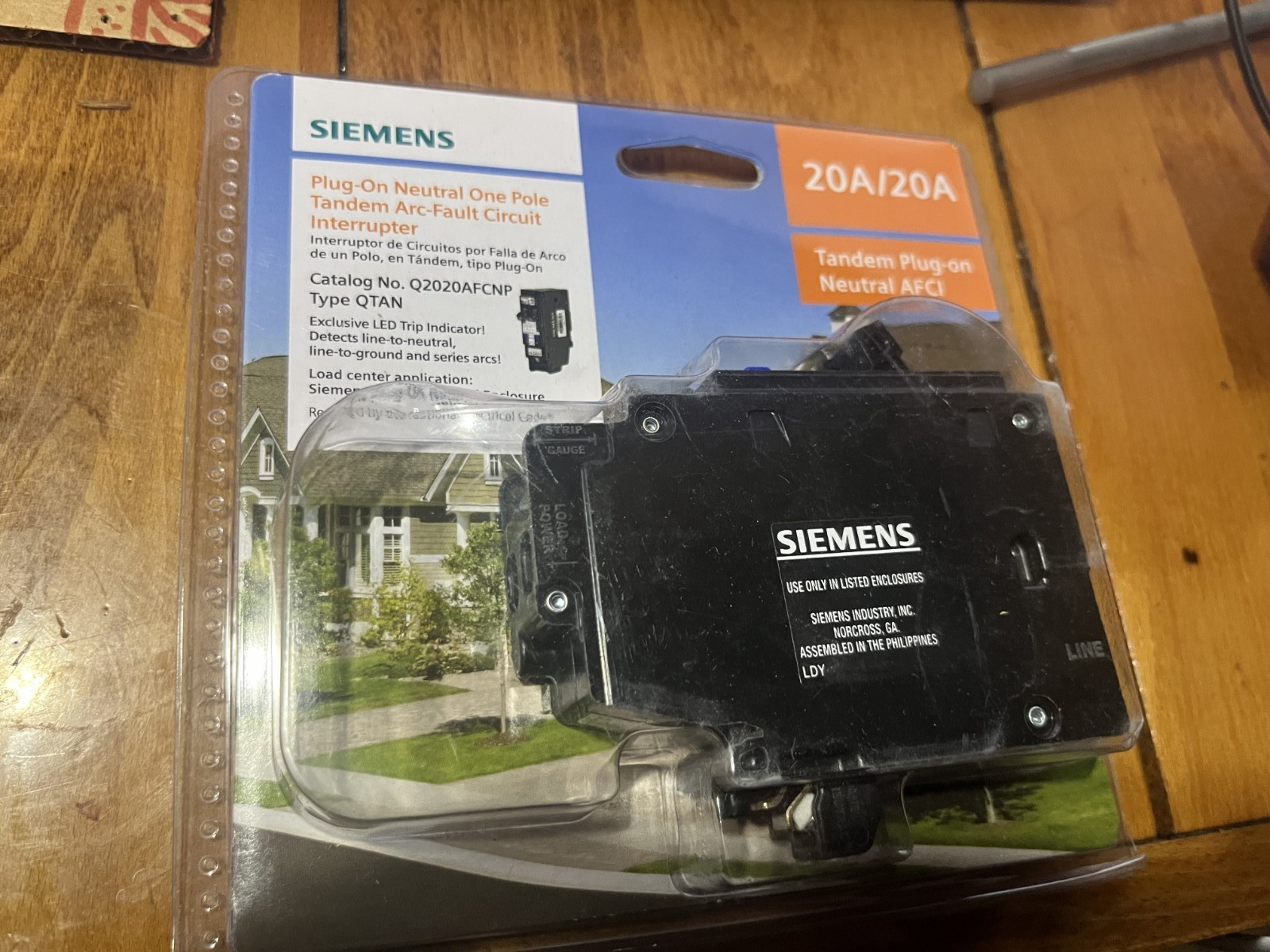 SIEMENS TANDEM PLUG ON NEUTRAL AFCI 20AMP Q2020AFCNP-sealed NEW