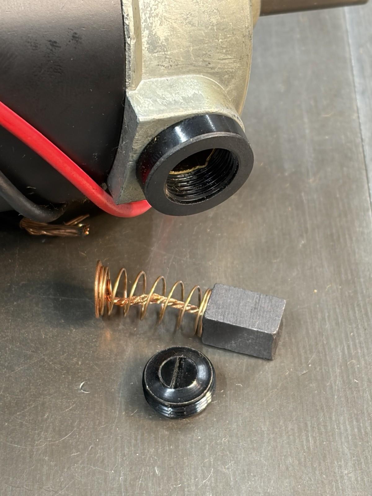 QTY 1 VON WEISE GEAR MOTOR 12 VOLTS 14:1 RATIO BOTH SHAFTS ARE 5/16″ DIAMETER