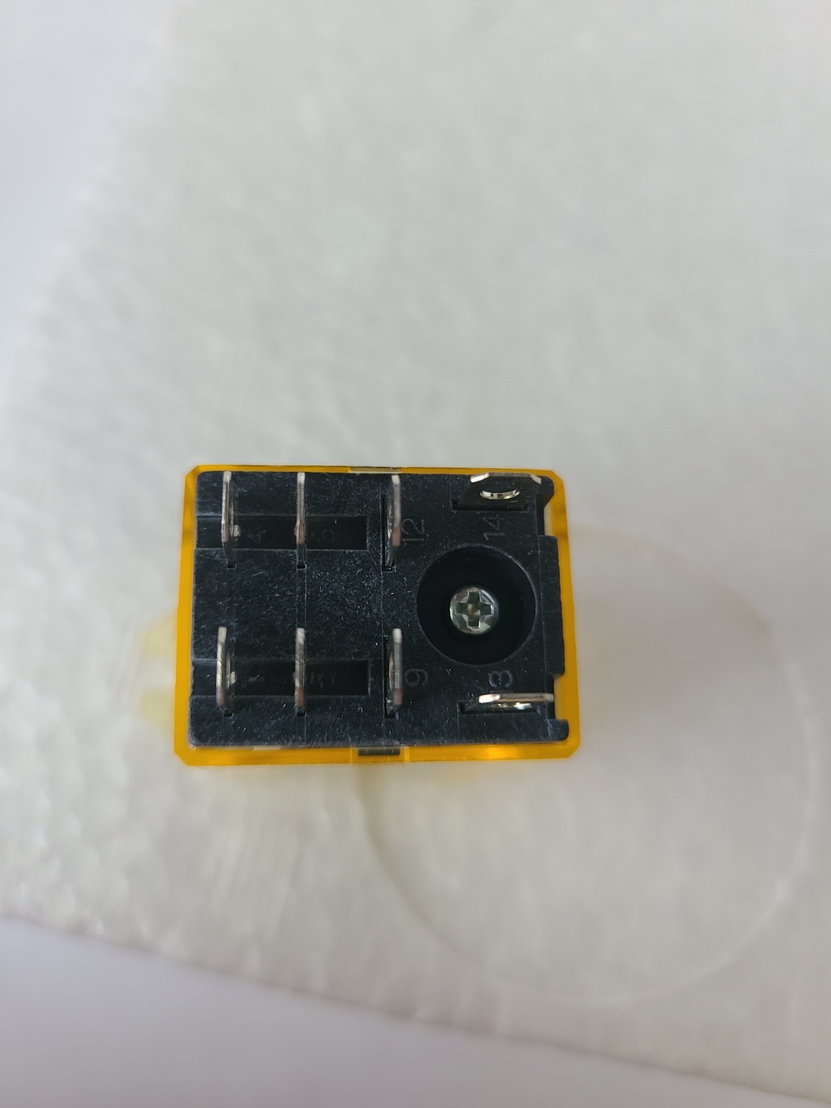 IDEC RH2B-UT Ice Cube Relay, AC110-120V 50/60HZ, NOS, Open Box Condition