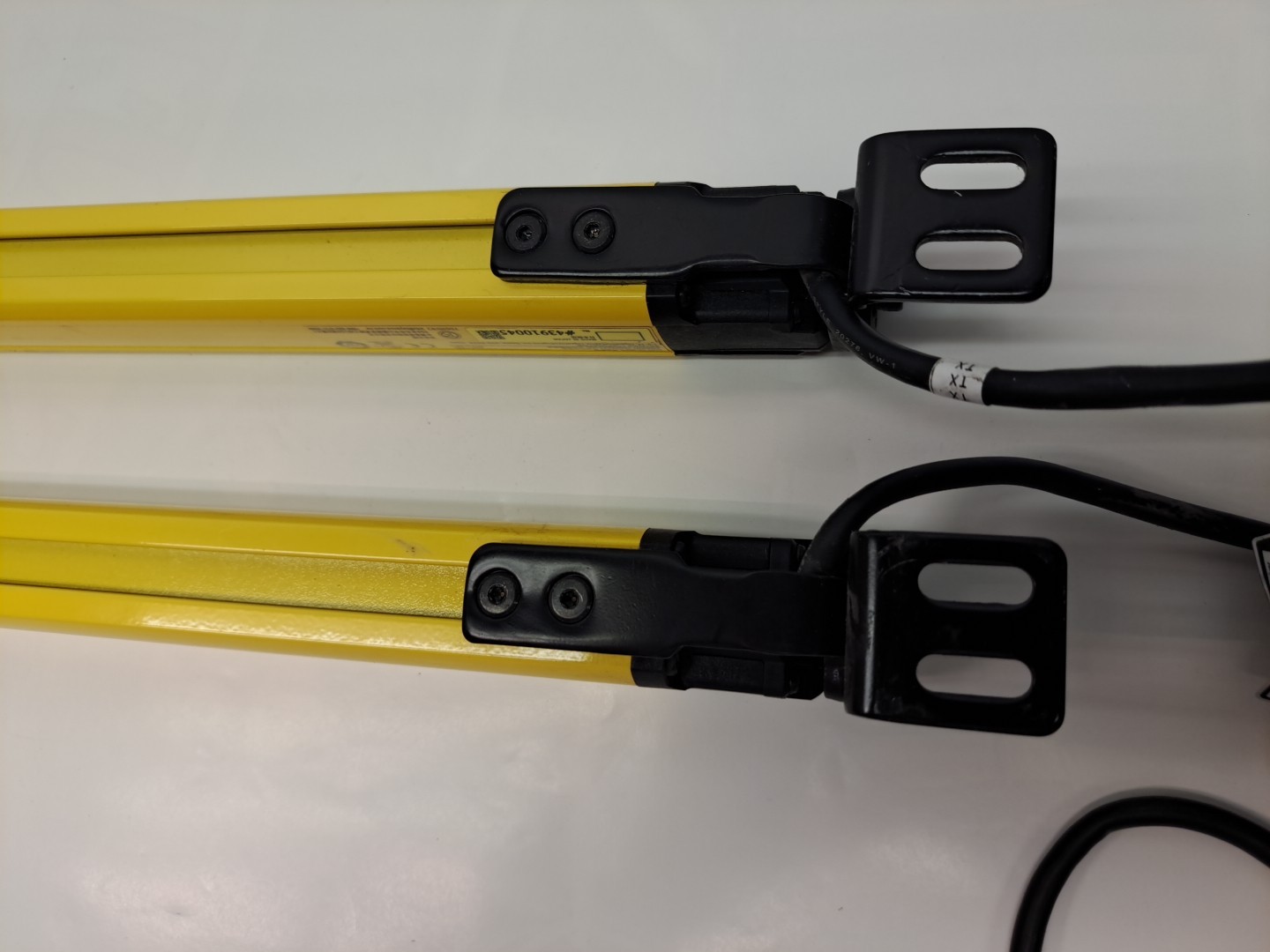 Keyence GL-R40H-T / GL-R40H-R Safety Light Curtain Set cable on both ends USED