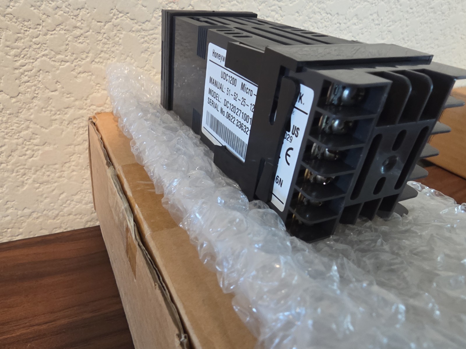 Honeywell UDC120L Micro-Pro DC120L11001000 Digital Controller 120/240VAC UDC1200