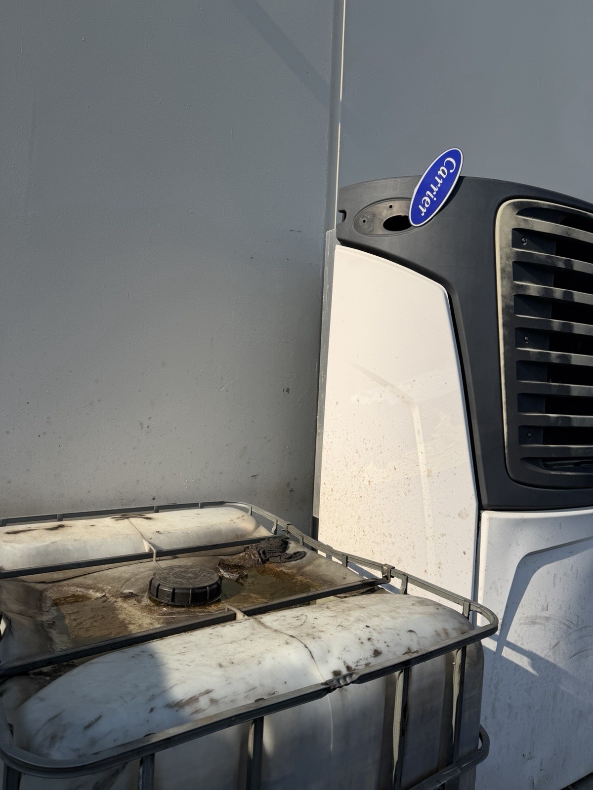 Carrier 2100A Reefer Refrigeration Unit Front Assembly Housing White/Black