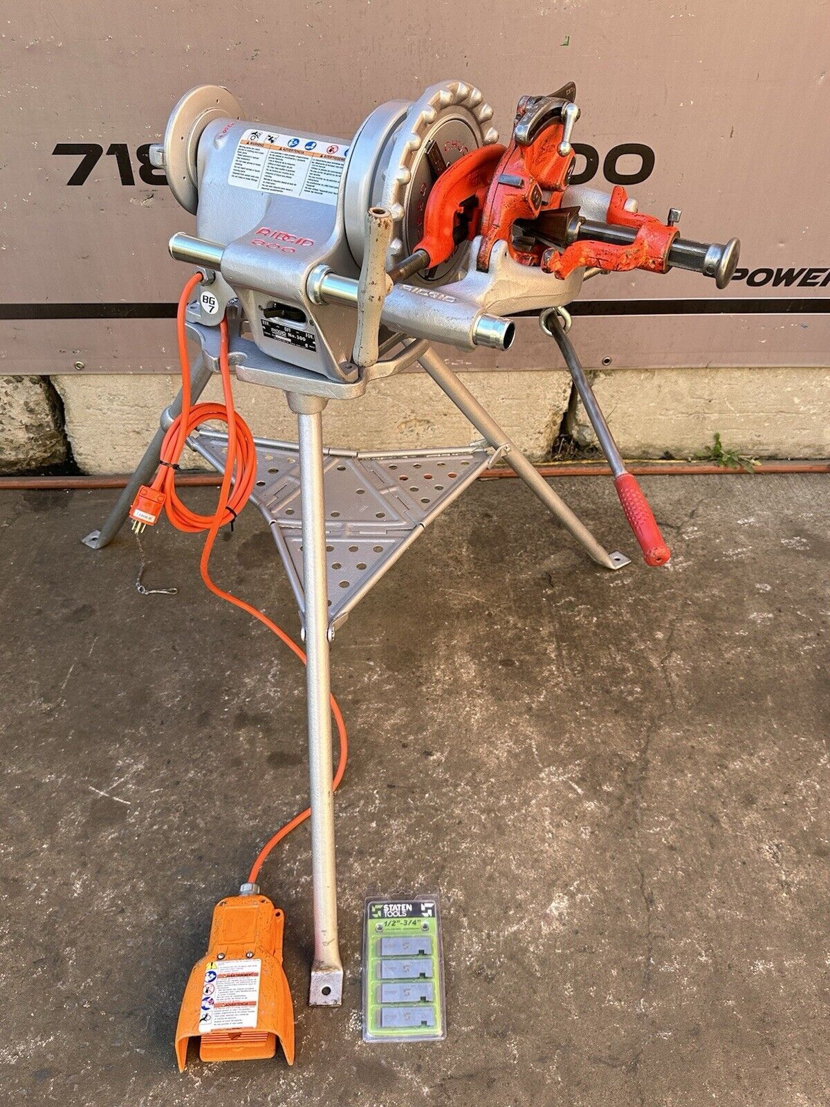 RIDGID 300 PIPE THREADING MACHINE + FOOT SWITCH , CARRIAGE NICE REFURBISHED