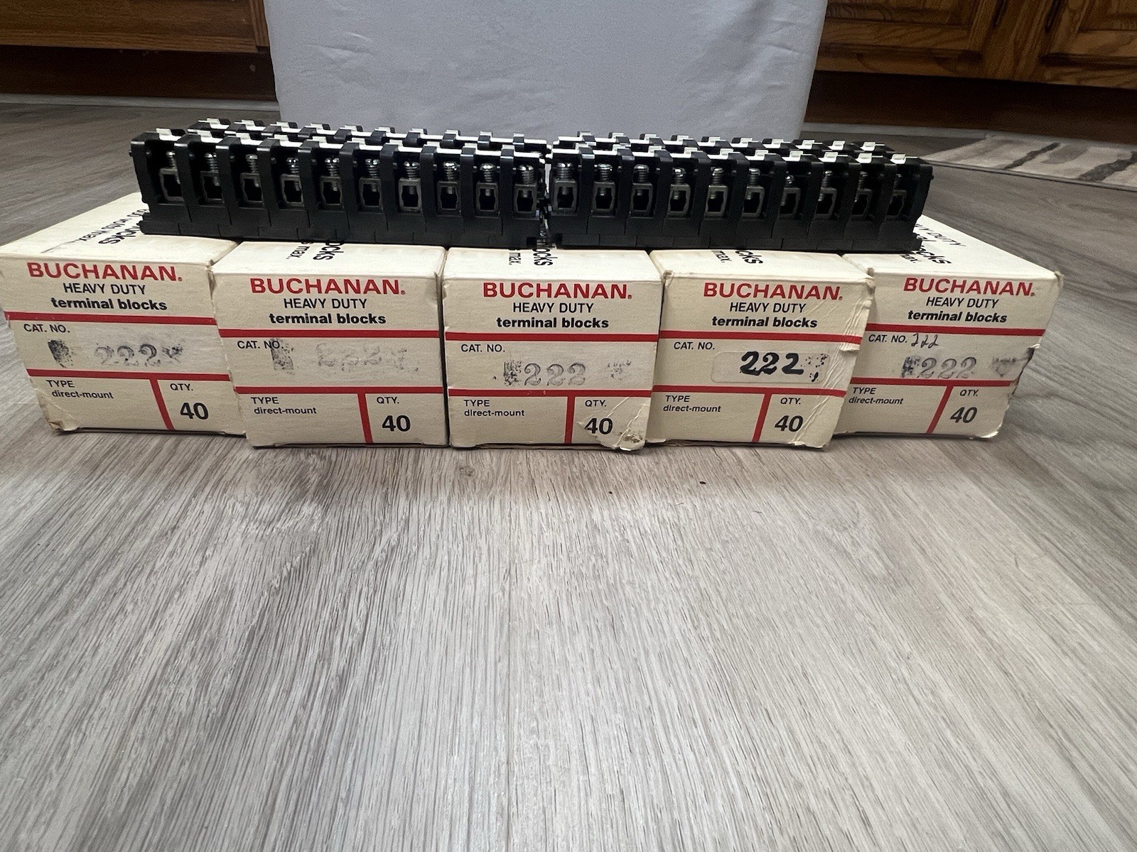 BUCHANAN 222 BU HEAVY DUTY BOX Of 40 600 VOLT SERIES 200 TERMINAL BLOCKS . NIB