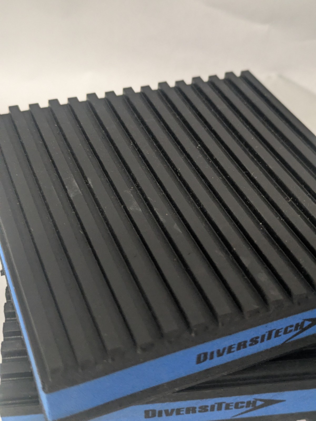 4-Pack DiversiTech MP-4E E.V.A. Anti-Vibration Pads 4″x4″x7/8″ HVAC Heavy Duty
