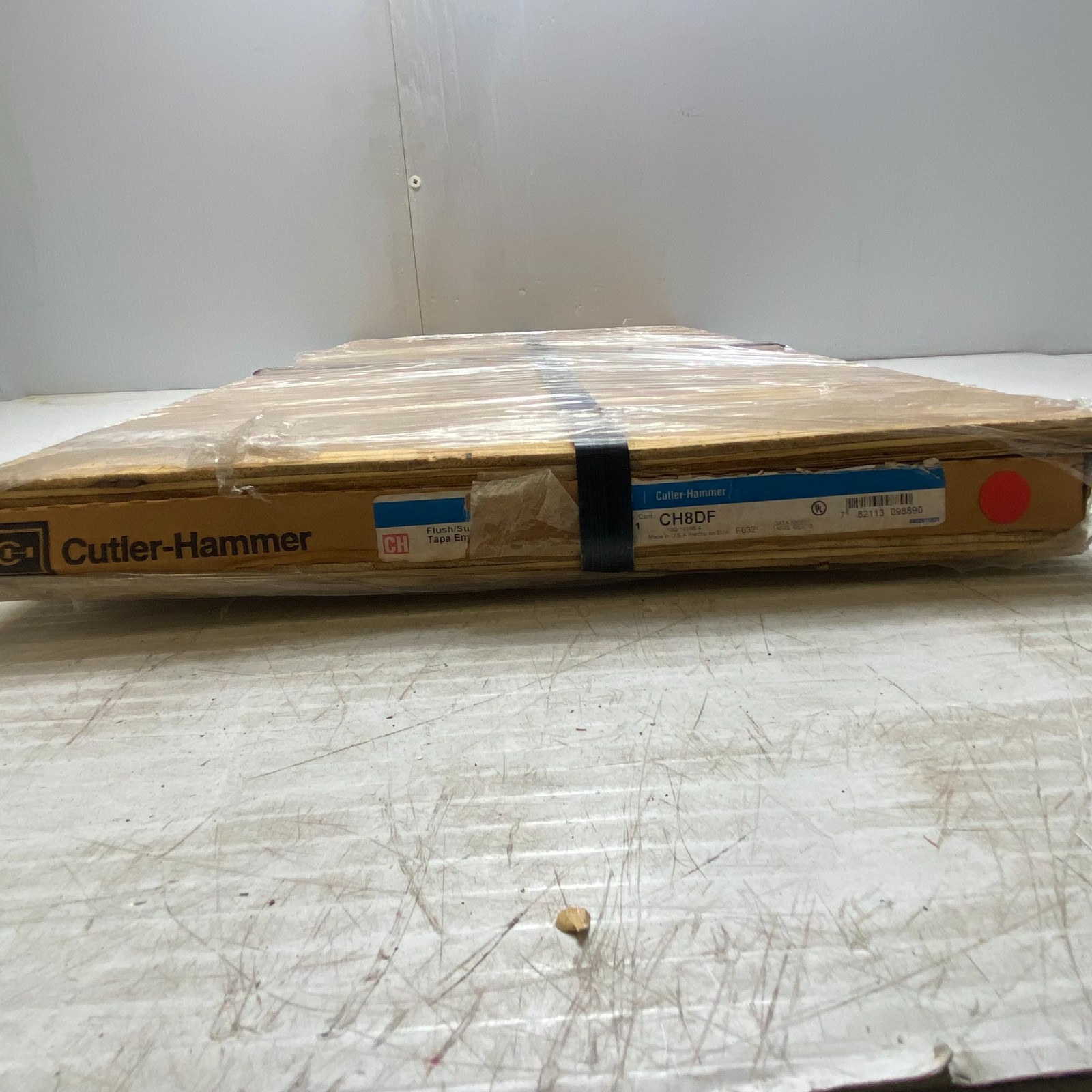 EATON CH8DF Flush/Surface Mount Cover for D Size 29″ 12-32 Space Breaker Panel