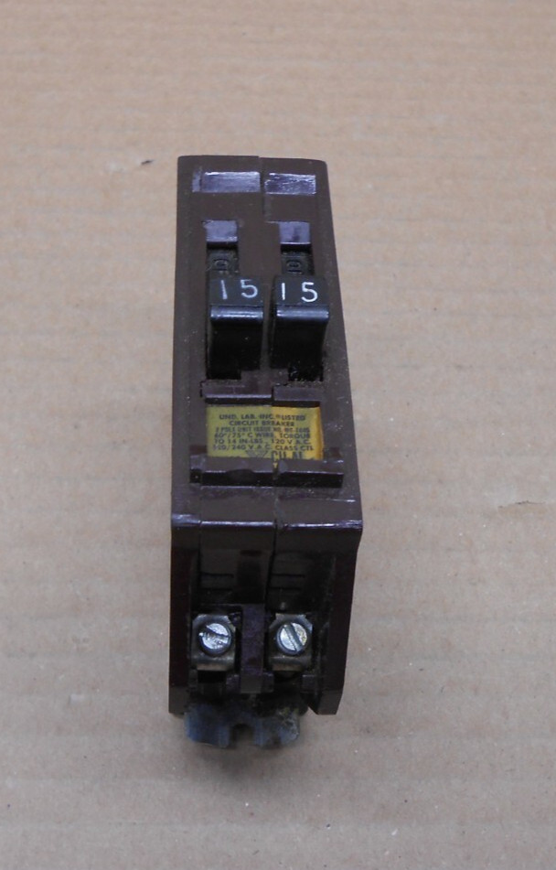 WADSWORTH B1515 TWIN TANDEM CIRCUIT BREAKER 15/15 AMP METAL FOOT CLIPS (2 AVAIL)
