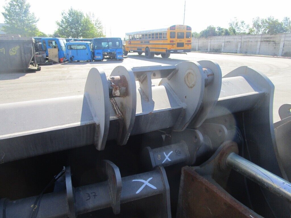 New Volvo S-1 Loader Bucket 67 inch 6 tooth 14544469 2 Yard